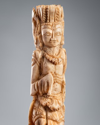 A CARVED BONE KRIS HILT IN THE FORM OF A MALE DEITY, c. 1900s