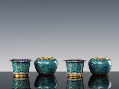 A SET OF TWO CLOISONNÉ ENAMEL WINE CUPS WITH MATCHING WARMERS, QING DYNASTY