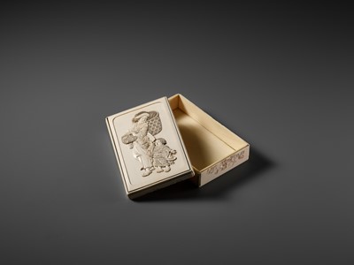 Lot 271 - A FINE IVORY BOX AND COVER DEPICTING A BIJIN WITH CHILD