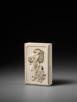 Lot 271 - A FINE IVORY BOX AND COVER DEPICTING A BIJIN WITH CHILD