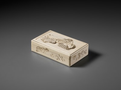 Lot 271 - A FINE IVORY BOX AND COVER DEPICTING A BIJIN WITH CHILD