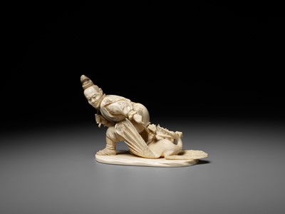 Lot 141 - KOGETSU: A FINE IVORY OKIMONO OF A HUNTER SNARING A CRANE