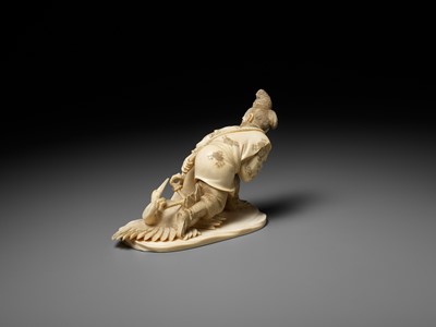 Lot 141 - KOGETSU: A FINE IVORY OKIMONO OF A HUNTER SNARING A CRANE