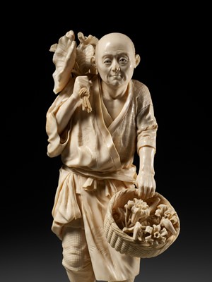 Lot 287 - YOSHIDA: A SUPERB AND LARGE TOKYO SCHOOL OKIMONO OF A GARDENER