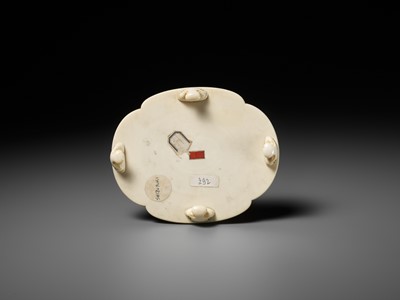 Lot 283 - SEISHI: A FINE AND RARE IVORY OKIMONO OF A WOODBLOCK PRINT MAKER WITH HIS SON