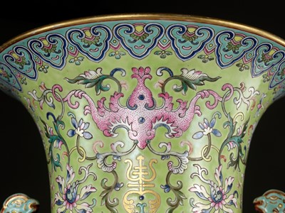 Lot 221 - A MONUMENTAL GILT FAMILLE ROSE ‘LADIES OF THE HAN PALACE’ VASE, LATE QIANLONG - EARLY JIAQING