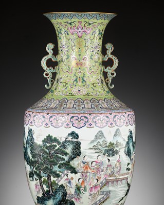 Lot 221 - A MONUMENTAL GILT FAMILLE ROSE ‘LADIES OF THE HAN PALACE’ VASE, LATE QIANLONG - EARLY JIAQING