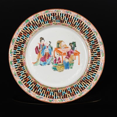 Lot 218 - A GILT-DECORATED FAMILLE ROSE RETICULATED DISH, QIANLONG PERIOD