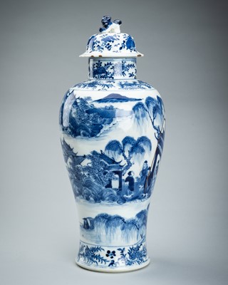 A BLUE AND WHITE BALUSTER PORCELAIN VASE AND COVER, KANGXI MARK AND PERIOD