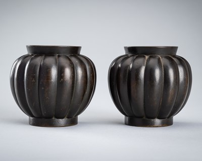A PAIR OF BRONZE LOBED JARS, QING DYNASTY