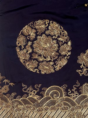 Lot 353 - A WOMAN’S SILVER AND GOLD-EMBROIDERED SILK ROUNDEL ROBE, 19TH CENTURY