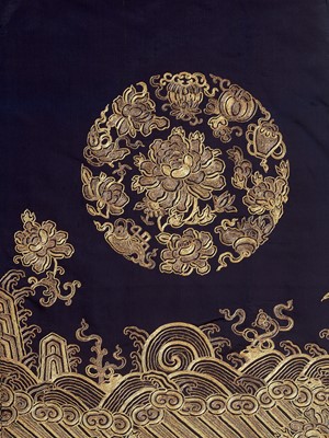 Lot 353 - A WOMAN’S SILVER AND GOLD-EMBROIDERED SILK ROUNDEL ROBE, 19TH CENTURY