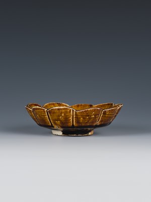 Lot 159 - A BROWN-GLAZED FOLIATE-RIMMED DISH, LIAO TO EARLY SONG DYNASTY