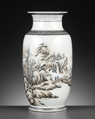 Lot 1230 - A GRISAILLE-DECORATED ‘WINTER LANDSCAPE’ LANTERN VASE, REPUBLIC PERIOD