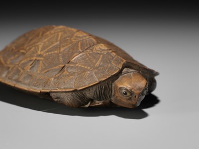 Lot 58 - A FINE THREE-CASE WOOD INRO OF A TORTOISE