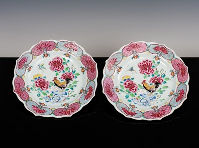 Lot 208 - A PAIR OF FAMILLE ROSE ‘COCKEREL’ BARBED-RIM DISHES, YONGZHENG TO EARLY QIANLONG PERIOD