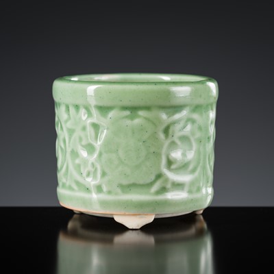 A LONGQUAN CELADON-GLAZED ‘FLORAL’ TRIPOD CENSER, LATE MING TO EARLY QING DYNASTY