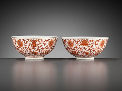 Lot 120 - A PAIR OF GILT AND IRON-RED DECORATED ‘BAJIXIANG’ BOWLS, JIAQING MARK AND PERIOD