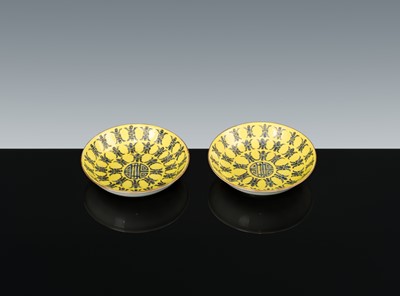 Lot 555 - A PAIR OF YELLOW-GROUND BLUE-ENAMELED ‘LONGEVITY’ DISHES, TONGZHI MARK AND PERIOD