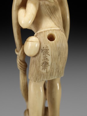 Lot 351 - KAIGYOKUSAI: A FINE IVORY NETSUKE OF A FISHER GIRL (AMA) WITH TENAGA MONKEYS
