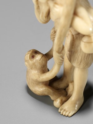 Lot 351 - KAIGYOKUSAI: A FINE IVORY NETSUKE OF A FISHER GIRL (AMA) WITH TENAGA MONKEYS