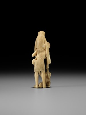 Lot 351 - KAIGYOKUSAI: A FINE IVORY NETSUKE OF A FISHER GIRL (AMA) WITH TENAGA MONKEYS