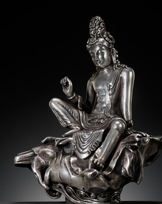 Lot 191 - A SILVER FIGURE OF AVALOKITESHVARA IN ROYAL EASE, FIRST HALF OF THE QING DYNASTY