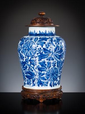 Lot 486 - A LARGE BLUE AND WHITE ‘LOTUS’ JAR, TRANSITIONAL PERIOD