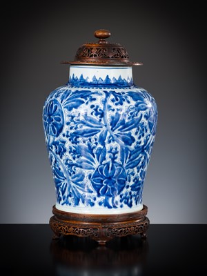 Lot 486 - A LARGE BLUE AND WHITE ‘LOTUS’ JAR, TRANSITIONAL PERIOD