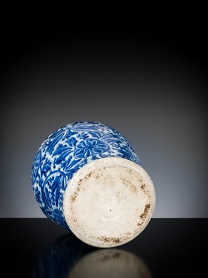 Lot 486 - A LARGE BLUE AND WHITE ‘LOTUS’ JAR, TRANSITIONAL PERIOD