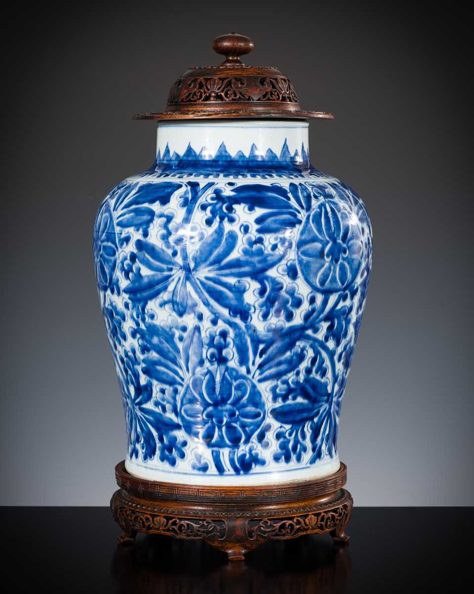 Lot 486 - A LARGE BLUE AND WHITE ‘LOTUS’ JAR, TRANSITIONAL PERIOD