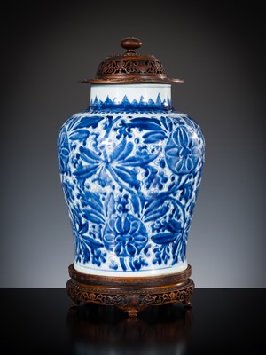 Lot 486 - A LARGE BLUE AND WHITE ‘LOTUS’ JAR, TRANSITIONAL PERIOD