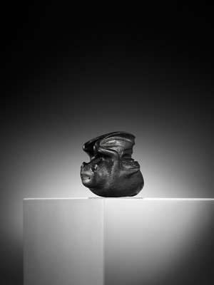 Lot 317 - A RARE EBONY WOOD NETSUKE OF A BAT