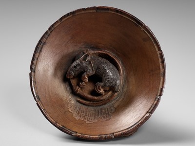 Lot 199 - A WOOD NETSUKE OF A TANUKI AND RAT, ATTRIBUTED TO BAZAN