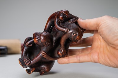 Lot 260 - A FINE WOOD OKIMONO DEPICTING A PILE OF MONKEYS