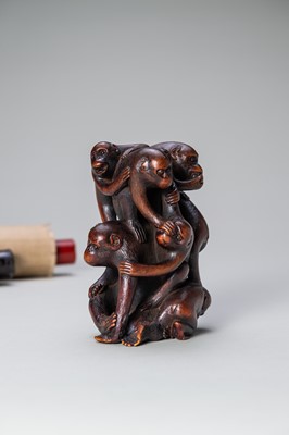 Lot 260 - A FINE WOOD OKIMONO DEPICTING A PILE OF MONKEYS