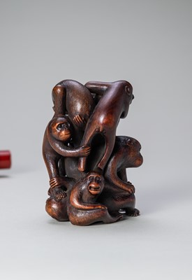 Lot 260 - A FINE WOOD OKIMONO DEPICTING A PILE OF MONKEYS