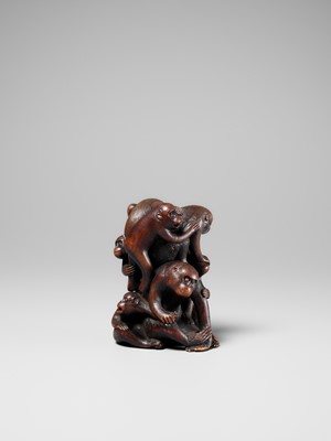 Lot 260 - A FINE WOOD OKIMONO DEPICTING A PILE OF MONKEYS
