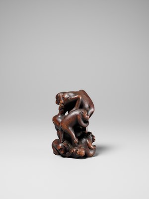 Lot 260 - A FINE WOOD OKIMONO DEPICTING A PILE OF MONKEYS
