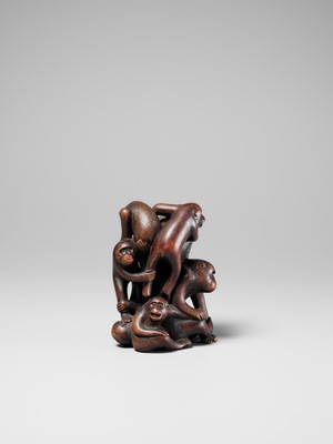 Lot 260 - A FINE WOOD OKIMONO DEPICTING A PILE OF MONKEYS