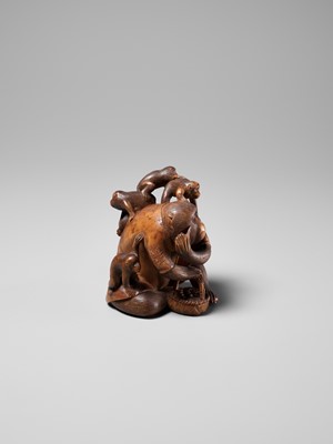 Lot 258 - KOGETSU: A WOOD OKIMONO OF A ROBED MONKEY WITH SEVERAL YOUNG