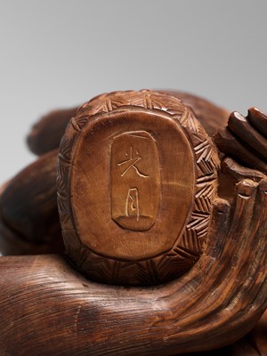 Lot 258 - KOGETSU: A WOOD OKIMONO OF A ROBED MONKEY WITH SEVERAL YOUNG