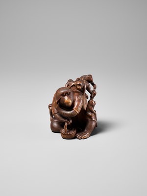 Lot 258 - KOGETSU: A WOOD OKIMONO OF A ROBED MONKEY WITH SEVERAL YOUNG