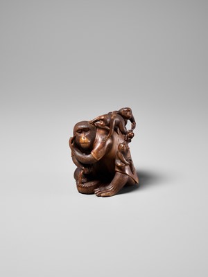 Lot 258 - KOGETSU: A WOOD OKIMONO OF A ROBED MONKEY WITH SEVERAL YOUNG