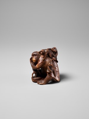 Lot 258 - KOGETSU: A WOOD OKIMONO OF A ROBED MONKEY WITH SEVERAL YOUNG