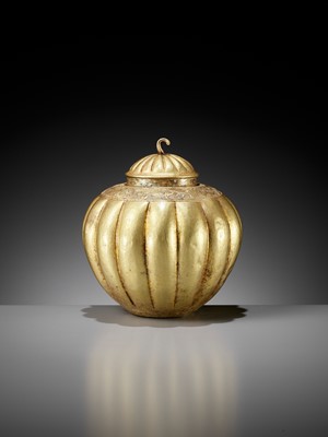 Lot 159 - A RARE GOLD REPOUSSÉ MELON-FORM JAR AND COVER, TANG DYNASTY