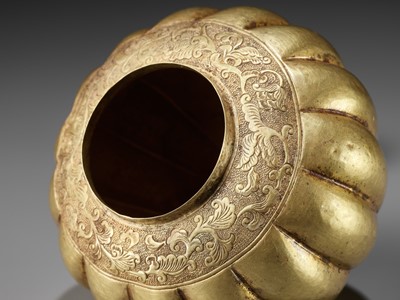 Lot 159 - A RARE GOLD REPOUSSÉ MELON-FORM JAR AND COVER, TANG DYNASTY