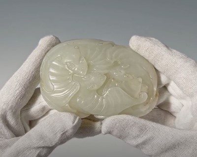 Lot 97 - A RARE AND FINE WHITE JADE ‘FIVE BATS’ (WUFU) WEIGHT, 18TH CENTURY