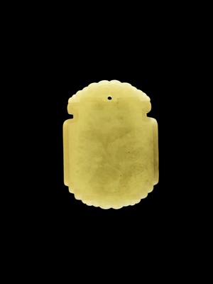 Lot 33 - A YELLOW JADE ‘FINGER CITRON’ PENDANT, INSCRIBED ‘PINGAN FUSHOU’, 18TH CENTURY