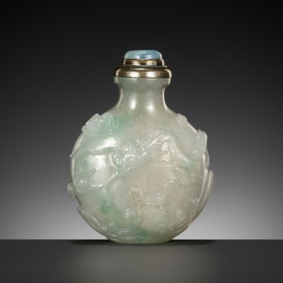 Lot 127 - A JADEITE SNUFF BOTTLE DEPICTING A CARP TRANSFORMING INTO A DRAGON, CHINA, 1770-1850